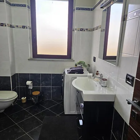בית נופש A Casa Di Thelma ברולו